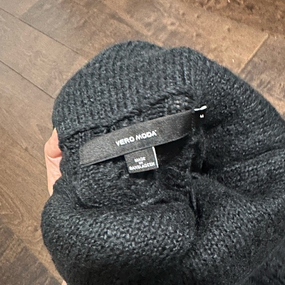 Vera Moda Cowlneck Knit Turtleneck - Black - Size Medium - Picture 2 of 4